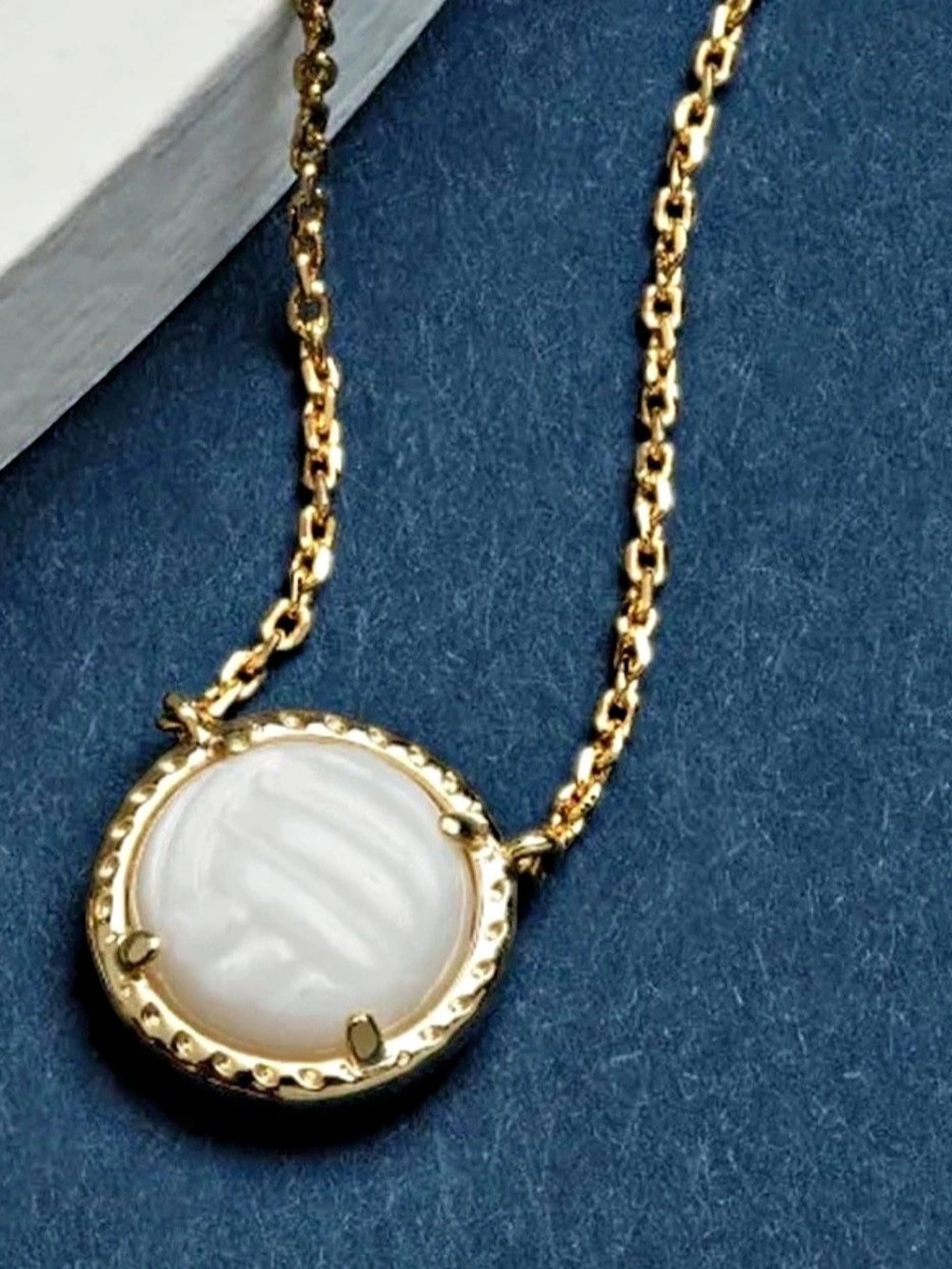 NEW in box-Kendra Scott volleyball Pendant Necklace Gold-Tone with mother of pea